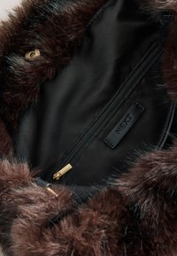 SHOULDER  - Bolso de mano - chocolate brown