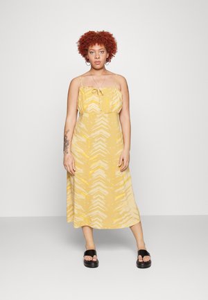 Vestido midi amarelo, de corte solto, com um design padronizado. Apresenta alças ajustáveis, um corpete pregueado e um detalhe de laço na parte da frente.