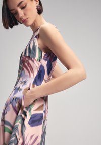 Thumbnail Image 5