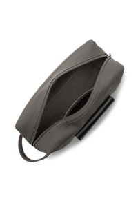 Borsa cosmetica grigia realizzata in materiale testurizzato, dotata di chiusura a zip e manico laterale, con dettagli di cucitura a contrasto.