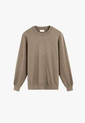 Beige gebreide trui met lange mouwen, geribbelde ronde hals en tailleband; zachte textuur met een eenvoudig, ingetogen ontwerp. Subtiel logo aan de voorkant.