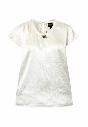 Blusa bianca a maniche corte con trama e scollo a goccia con chiusura decorativa nera sul petto.