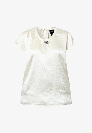 Blusa bianca a maniche corte con trama e scollo a goccia con chiusura decorativa nera sul petto.