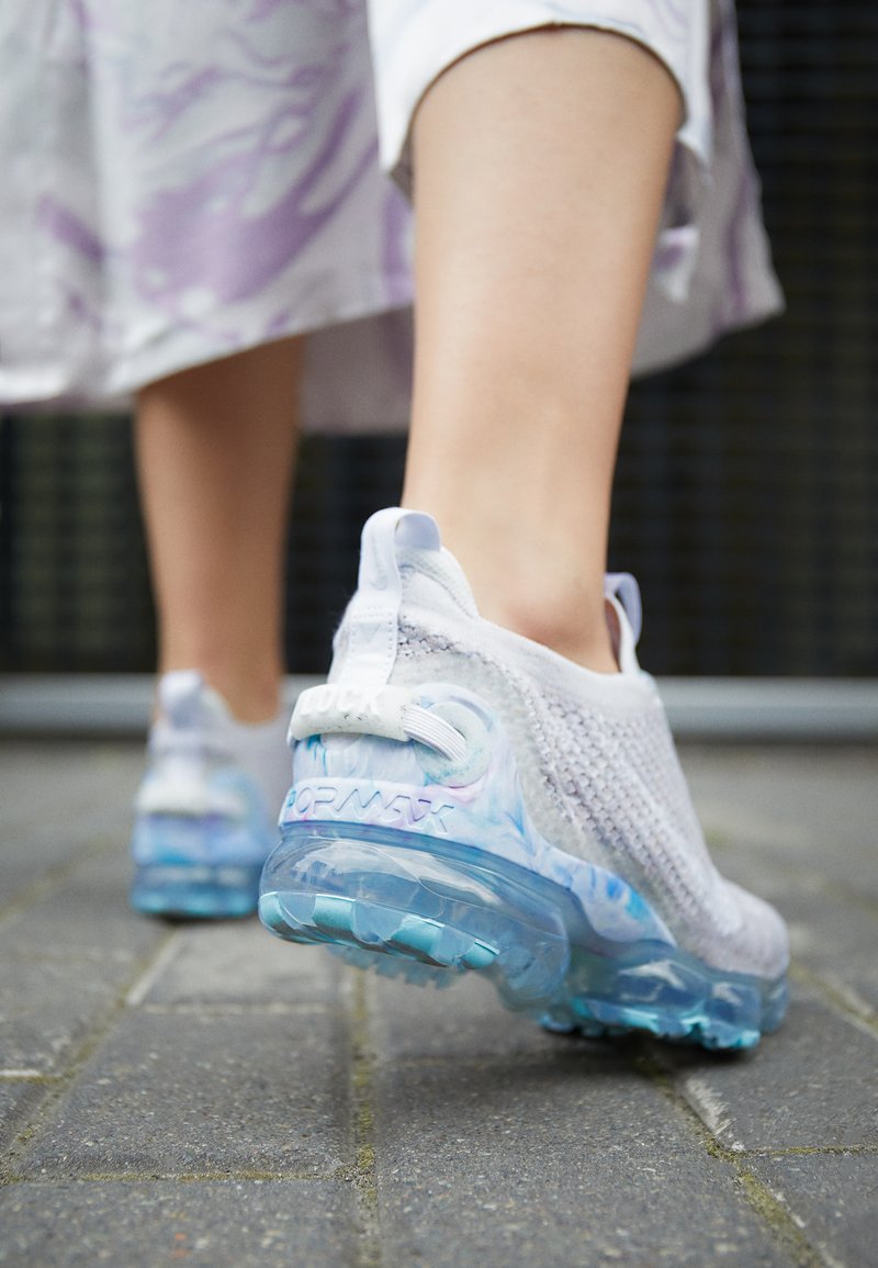 Robusto metálico Universidad Nike Sportswear AIR MAX VAPORMAX - Zapatillas - white/summit white/blanco -  Zalando.es