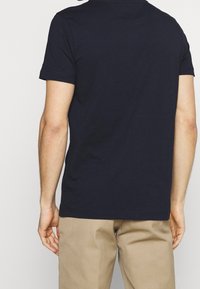 Tommy Hilfiger Triko s potiskem - dark blue