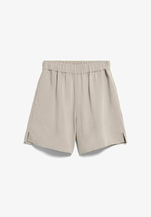 Lichtbeige korte broek met elastische taille en zijsplitten, gemaakt van zachte stof, plat gelegd op een witte achtergrond.