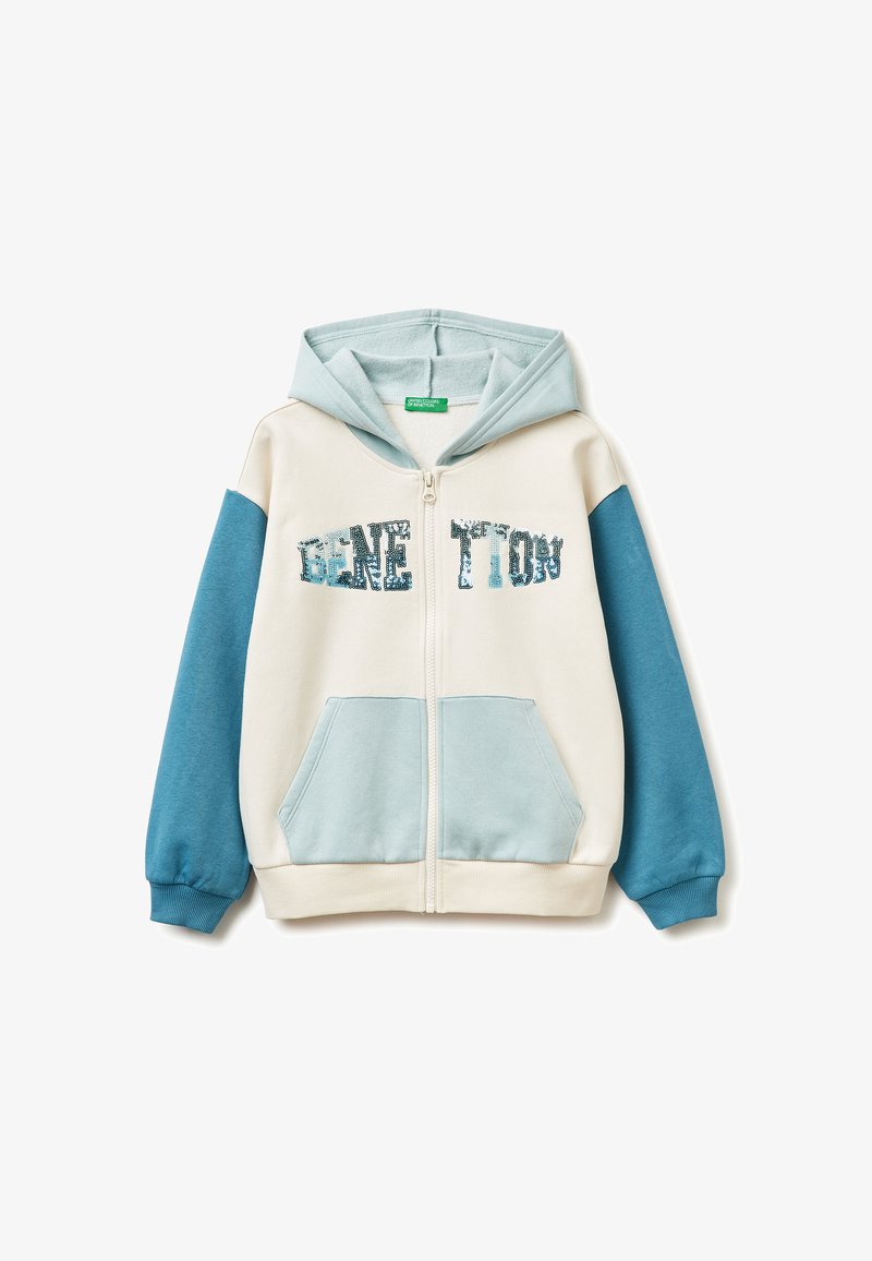 Hooded Zip-Cardigan in creme und blau mit einem strukturierten "GENE TION"-Grafik. Enthält zwei Fronttaschen und gerippte Bündchen.