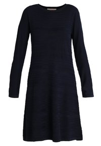 Abito lungo a maniche con scollo rotondo, silhouette a A in colore blu navy, realizzato in un tessuto testurizzato con motivi orizzontali e dettagli di cucitura sottili.