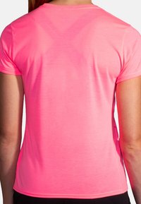 Brooks DISTANCE SHORT SLEEVE 3.0 - Sportovní tričko - neo pink mountain goat