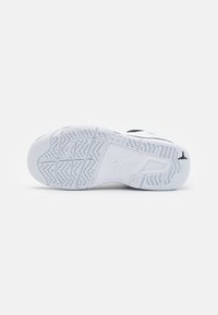 Jordan JORDAN STAY LOYAL 3 UNISEX - Obuća za košarku - white/university red/black