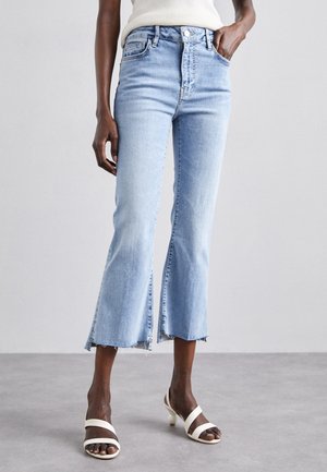 CROP MINI STEP - Bootcut-farkut - light-blue denim