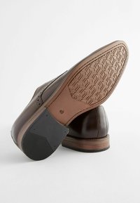 Next CONTRAST DERBY - REGULAR FIT - Alkalmi fűzős cipők - brown