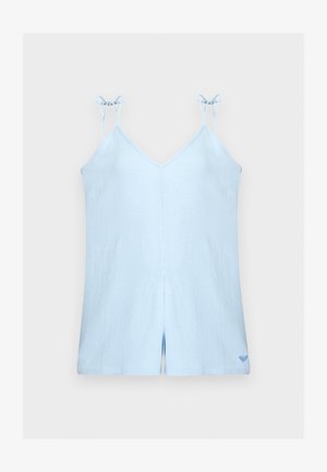 Ανοιχτό γαλάζιο ολόσωμο σορτς χωρίς μανίκια με λεπτές λωρίδες που δένουν και μικρό λογότυπο καρδιάς κοντά στο τελείωμα στο αριστερό πόδι.