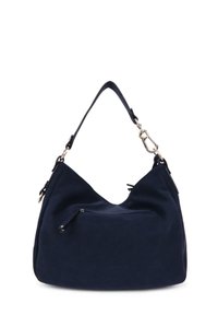 Ciemnoniebieska torba na ramię z przednią kieszenią zapinaną na zamek, pojedynczym paskiem i srebrnymi metalowymi zapięciami na białym tle.