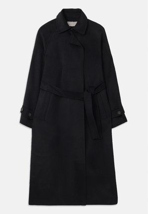 Manteau en laine noir avec un col, ceinture à la taille et poignets boutonnés. Présente une coupe droite et une texture lisse.