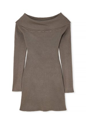 Nabarvna obleka brez naramnic v umirjeni rjavi barvi, dolgi rokavi in oprijet kroj s ravnim zaključkom.