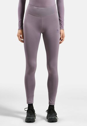 Paarse iets aansluitende legging van rekbaar materiaal met een hoge tailleband, met een klein logo op de linker dij en een gladde textuur.