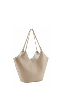 Sac fourre-tout beige en matière synthétique lisse et structurée, présentant une silhouette incurvée et deux longues anses plates pour l'épaule.