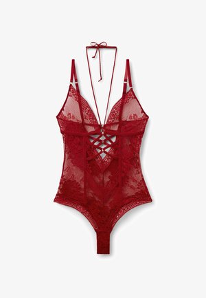 Roter Spitzen-Body mit tiefem Ausschnitt, Überkreuz-Design an der Vorderseite, verstellbaren Trägern und offenem Rücken sowie Druckknopfverschluss am unteren Ende.