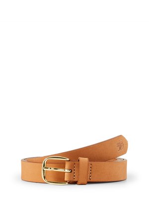 Ceinture en cuir fauve avec boucle en métal doré, roulée à plat avec une boucle cousue et un petit logo embossé près de l'extrémité.