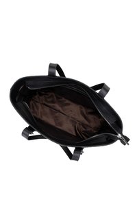 Zwarte leren tote bag met een ritssluiting. Gestructureerd exterieur en een gladde bruine stofvoering aan de binnenkant. Twee stevige handvatten.