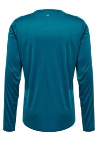 Langærmet skjorte lavet af glat, livlig teal-stof. Har en rund hals og tætsiddende ærmer. Ingen synlige logoer eller mønstre.