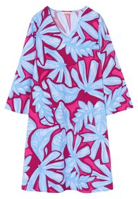 Lyhythihainen, V-päänteinen mekko kirkkaan vaaleanpunaisena, jossa on suuria sinisiä lehtikuvioita vaaleanpunaisella taustalla. Valmistettu kevyestä kankaasta.