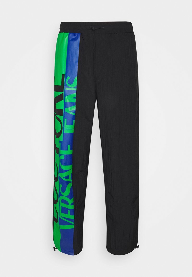 Pantalons de jogging noirs avec des panneaux latéraux bleus et verts portant un grand texte "VERSACE TEAMS". Tissu léger avec taille à cordon de serrage et poignets ajustables.