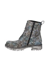 Stivale alla caviglia con lacci in un materiale multicolore testurizzato che presenta nomi di città in nero, zip laterale e suola robusta con battistrada pronunciato.