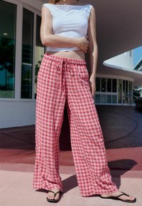 Next Bukser - pink red gingham