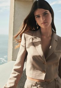 Next CROPPED  REGULAR FIT - Bleiseri - mink brown