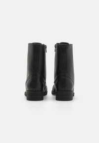Call it Spring WYNONAH B.E.D FOAM - Snørestøvletter - black