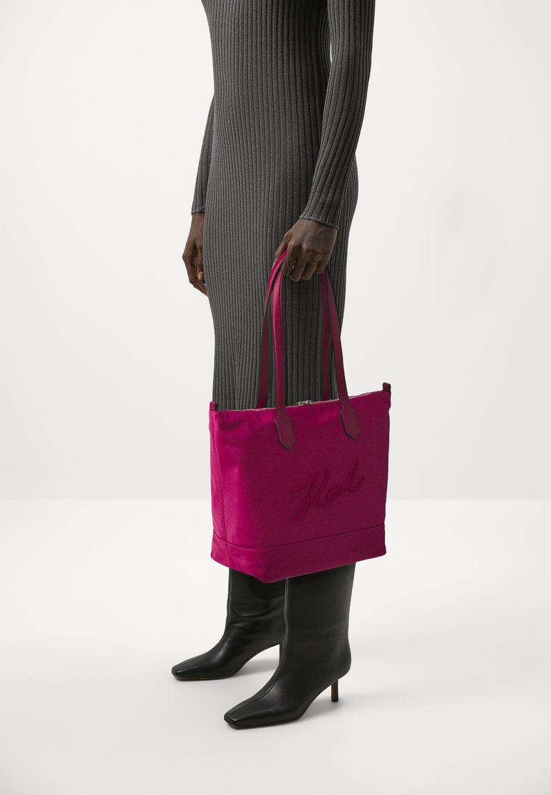 KARL LAGERFELD SIGNATURE TOTE - Veľká kabelka - persian red