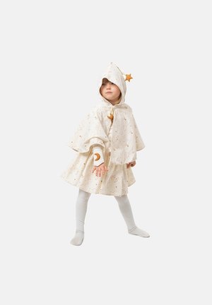 Poncho blanco para niños con capucha adornada con estrellas, manchas doradas y un detalle de luna en la manga, combinado con leggins blancos.