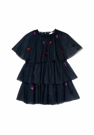 Vestido negro de tul en capas con mangas cortas de volante, decorado con corazones de lentejuelas rojas y moradas dispersas.