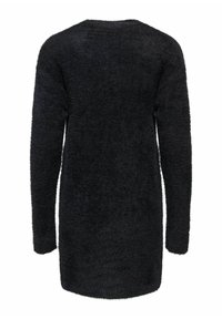 Pull noir et duveteux avec manches longues, col rond et coupe droite. La texture semble douce et moelleuse, idéale pour un usage décontracté.