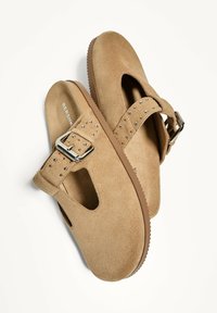 Bershka BUCKLED - Mules - sand