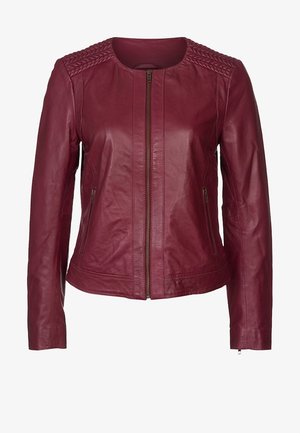 Dame tætsiddende jakke i vinrødt læder med frontlynlås, lynlåslommer i siderne og quiltet detaljer på skuldrene.