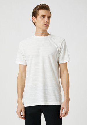 - T-shirt z nadrukiem