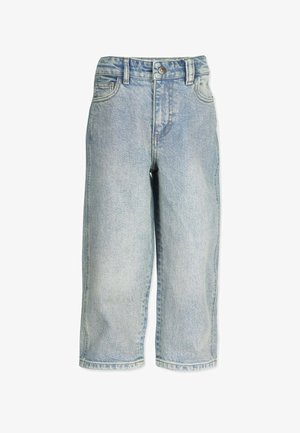 Lyseblå denim vid benbukser med høj talje, forlommer og knaplukning. Stoffet har en falmet tekstur.