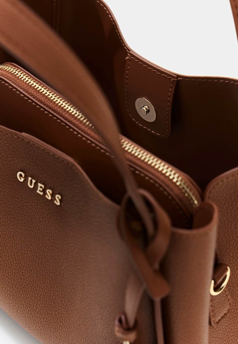 Sac à Main Bandoulière GUESS Femme Nakieta - Marron - Faux Cuir - Neuf Avec Étiquettes - Édition Limitée