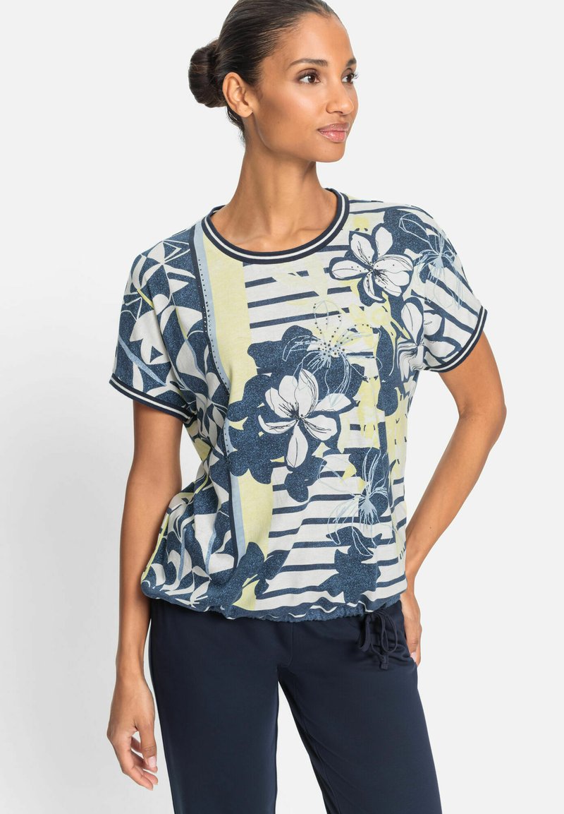 Korte mouwen bloemen top in blauw en geel, met een gestreept patroon. Zachte stof met een ontspannen pasvorm en ronde halslijn.