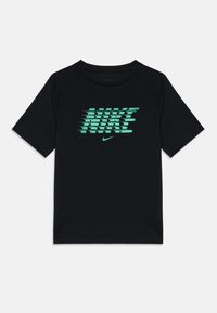 Must have rohelise Nike logo'ga lühikeste varrukatega must T-särk, millel on pehme kangas ja dünaamilised, udused detailid.