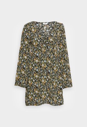 Vestido floral com mangas longas, decote profundo, base preta com padrões de flores multicoloridas, tecido leve e um corte relaxado.