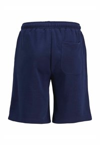 Shorts in cotone blu navy con una texture liscia, vita elasticizzata e una tasca posteriore a toppa. Design semplice senza motivi visibili.