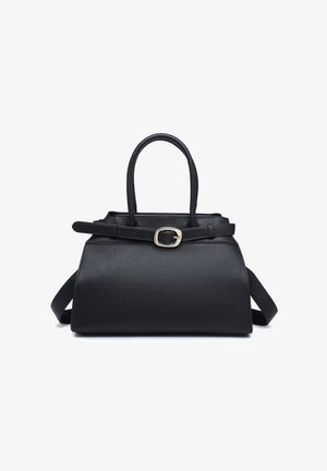 Borsa a mano in pelle nera testurizzata con doppie maniglie, tracolla removibile e sottile cintura con fibbia argentata sulla parte superiore.