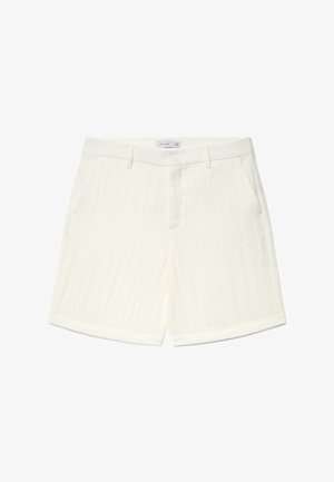 Pantaloncini su misura in misto cotone bianco con passanti per cintura, chiusura frontale con bottone e cerniera, e tasche laterali.