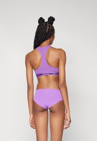 Puma WOMEN SEAMLESS HIPSTER 2 PACK - Kratke gaće - purple