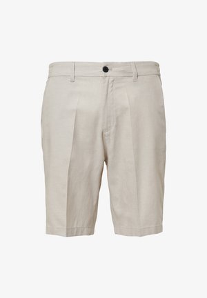 Shorts en lin beige avec des plis, fermeture à boutons, poches latérales et coupe ajustée. Présente une texture lisse et une finition soignée.