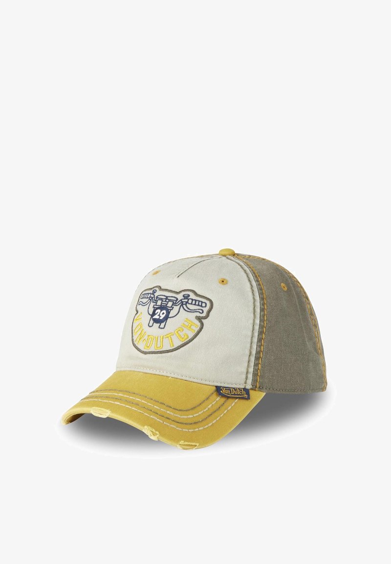 Casquette de baseball avec une visière jaune et des panneaux beige-vert, avec un patch logo Von Dutch avec une moto et le numéro 29.